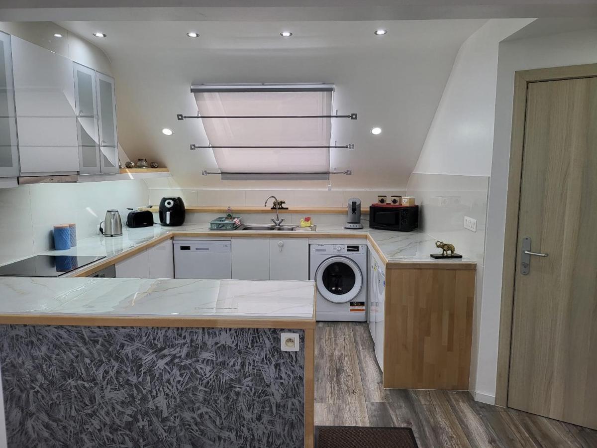 Duplex Elegant Situe A 1Min De La Gare Du Nord Apartment Brussels Exterior photo