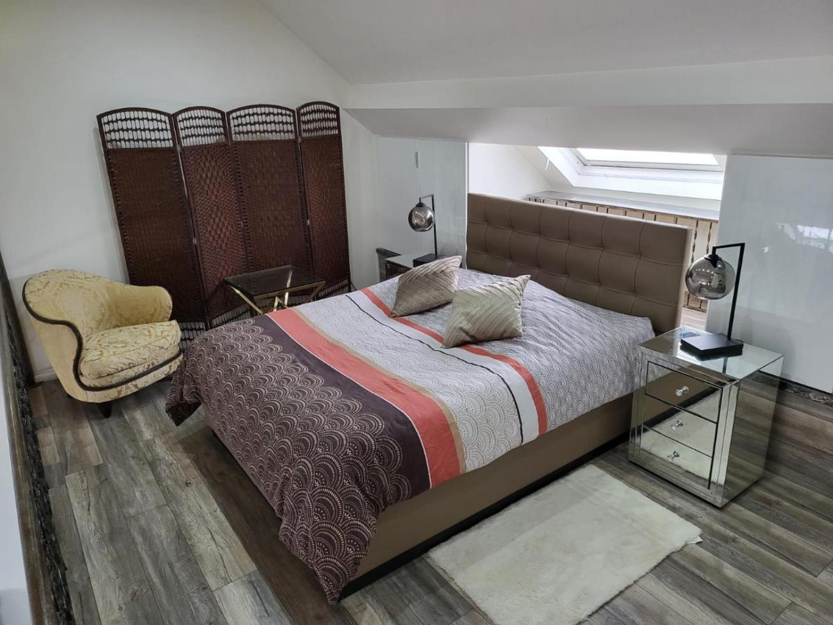 Duplex Elegant Situe A 1Min De La Gare Du Nord Apartment Brussels Exterior photo