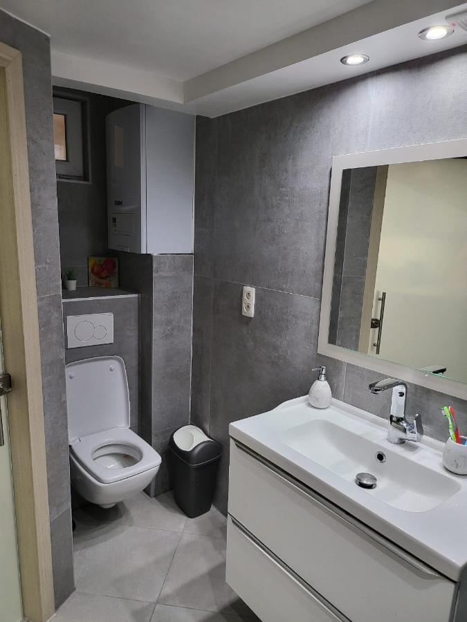 Duplex Elegant Situe A 1Min De La Gare Du Nord Apartment Brussels Exterior photo